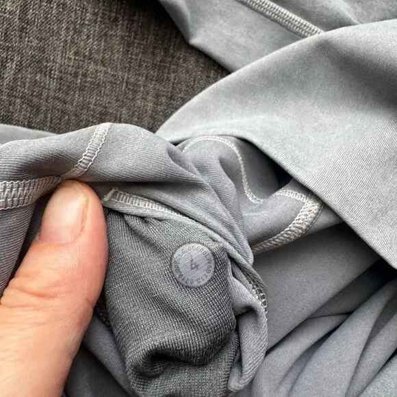 Lululemon Wunder Under High-Rise Tight *Snow Washed 28"
Washed Luna Size 4 - Picture 10 of 14